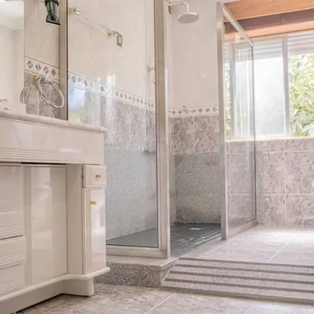 Delfim E Carmo - Entire House Com Piscina